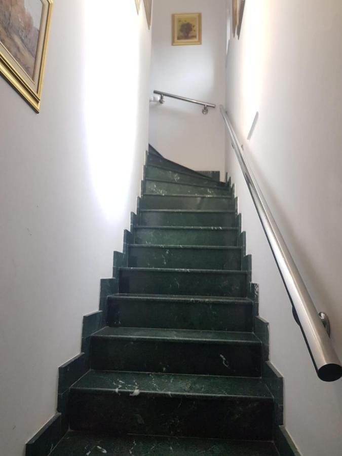1St Floor National Arena Monza Studio Bukareszt Zewnętrze zdjęcie